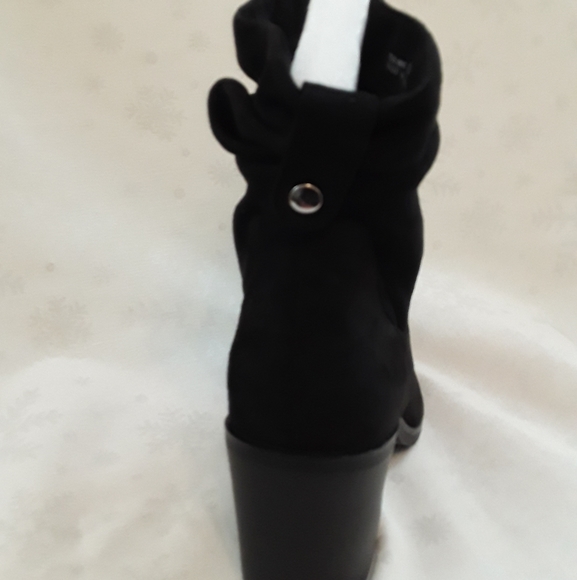 CL by Laundry ankle boots in black w/ snap design - Picture 3 of 4